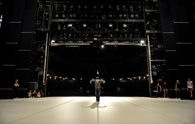 An impressive image: Roland Havlica during the stage rehearsal