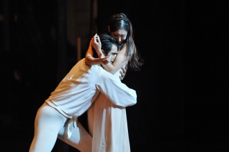 Hyo-Jung Kang as Juliet and Constantine Allen as Romeo