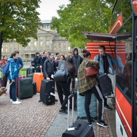 Departure Day: in very cold weather the dancers load their suitcases on the bus which will take us to Frankfurt airport.