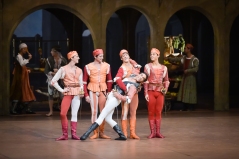 Matteo Miccini, Ludovico Pace, Fabio Adorisio, Jason Reilly and Adhonay Soares at the beginning of the first act: Romeo and his friends.